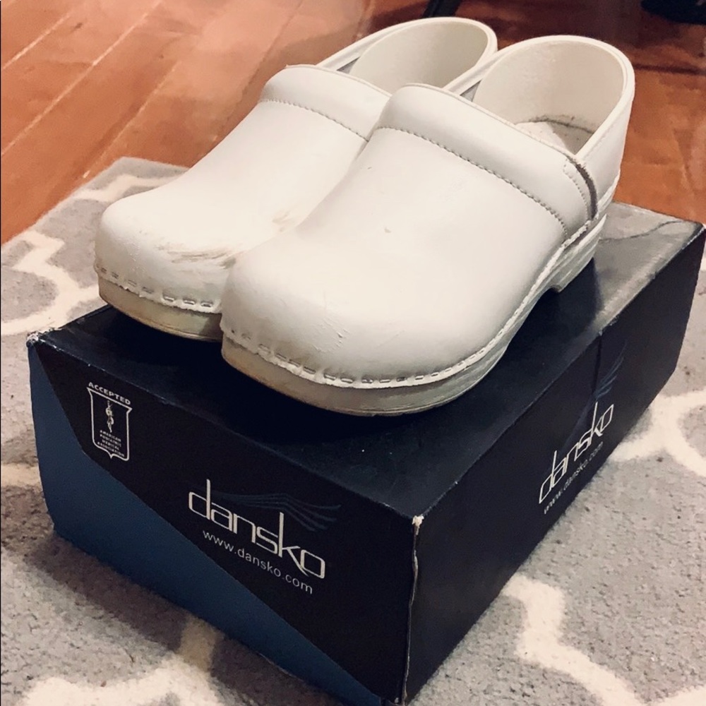 NURSING DANSKO CLOGS